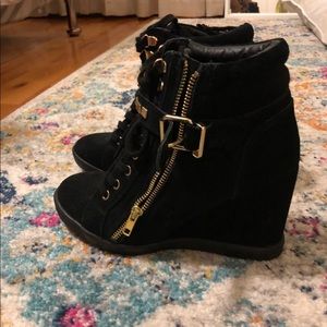 Steve Madden Lace Up Black Gold Boots
